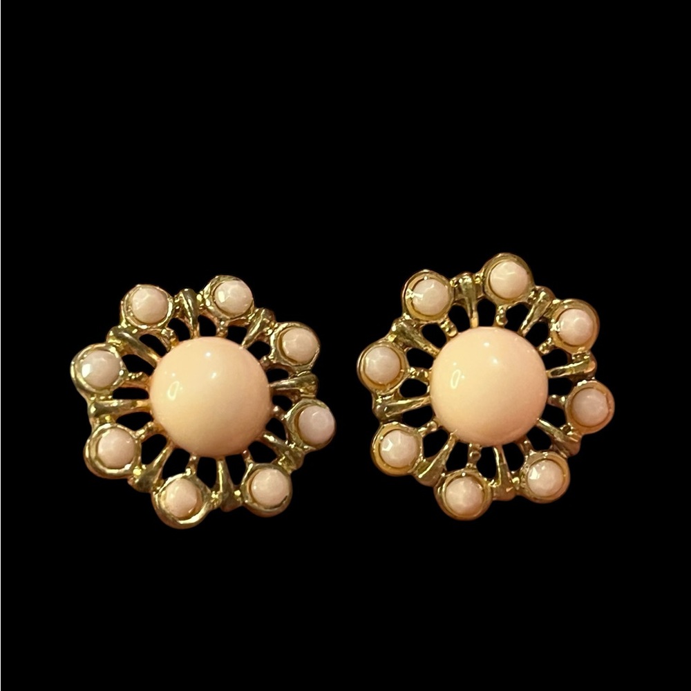 3/$20 simple, classic blush colored stud earring
